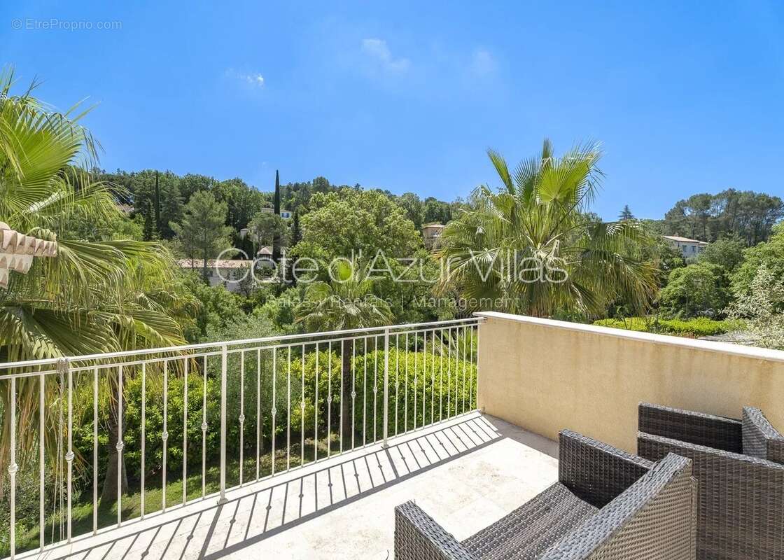 Maison à VALBONNE