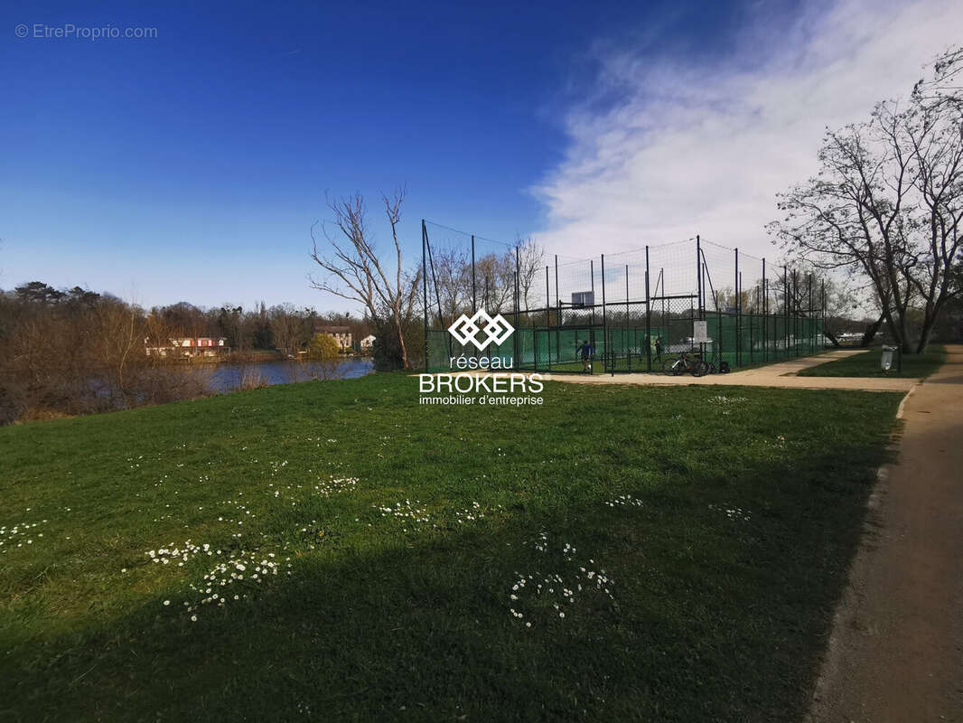 Commerce à VIRY-CHATILLON