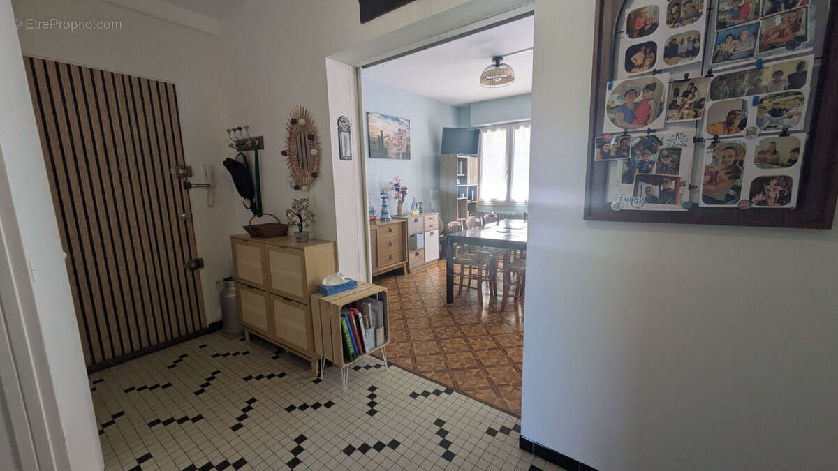 Rochefort Centre - Appartement T2 de 58 m² avec garage, cellier et possibilité de 2ème chambre - photo 11