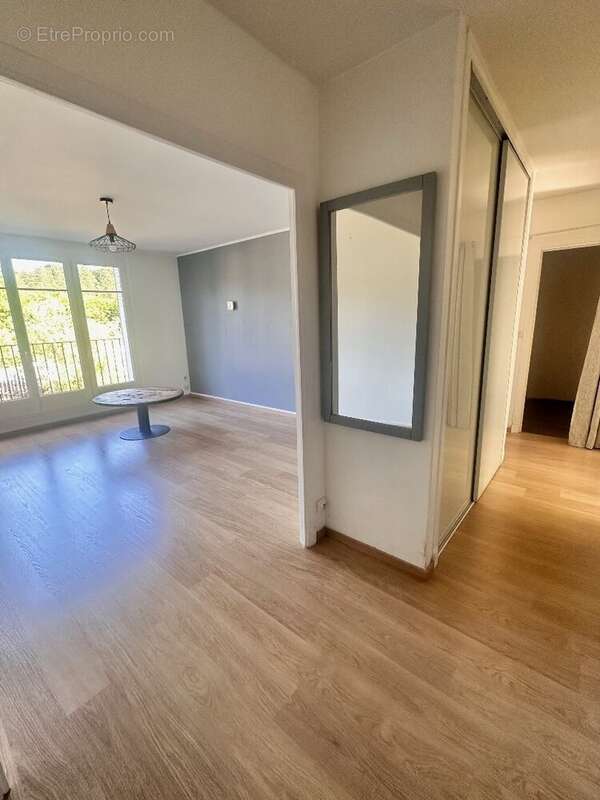 Appartement à BUC