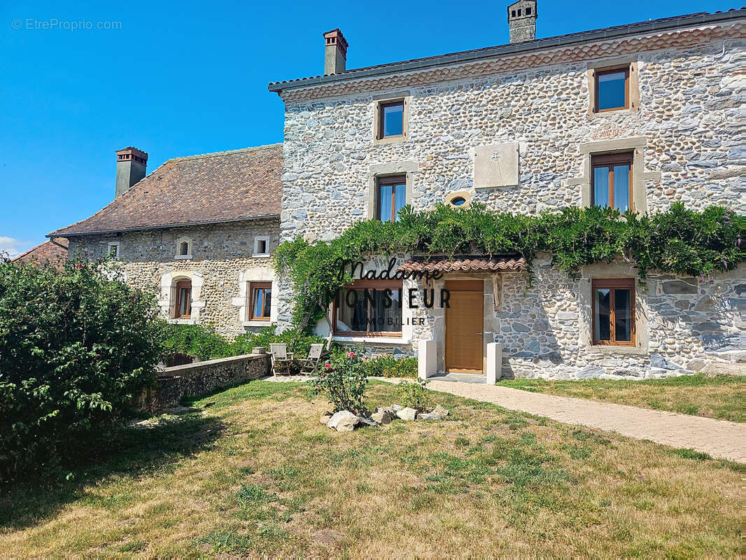 Maison à LA TOUR-DU-PIN