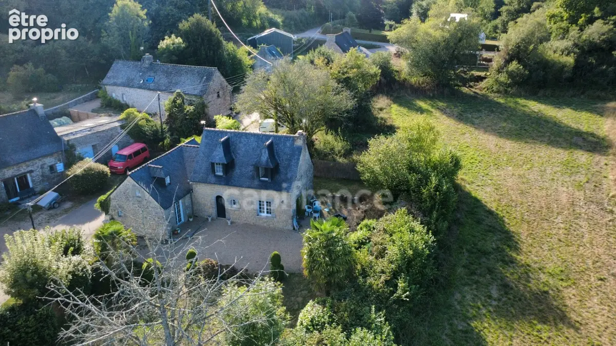 Maison en pierre avec plus d’un hectare de terrain – Berrien - photo 12