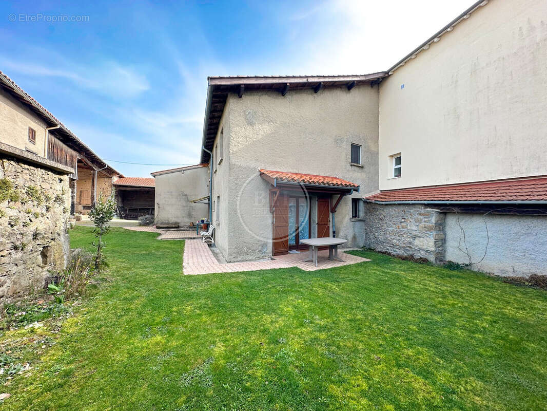 Maison à GREZIEU-LE-MARCHE