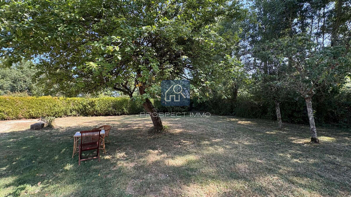 Propriété de caractère avec piscine à Laissac - photo 12