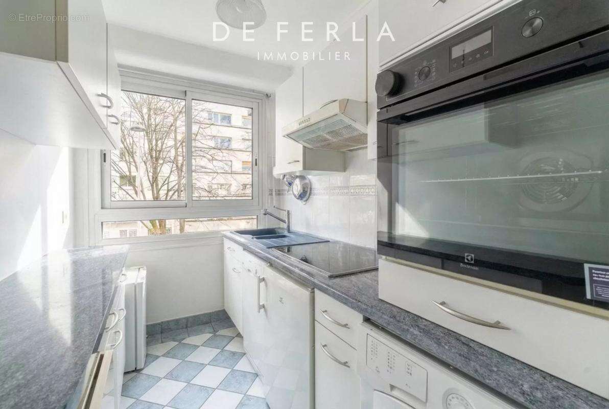 Appartement à PARIS-14E