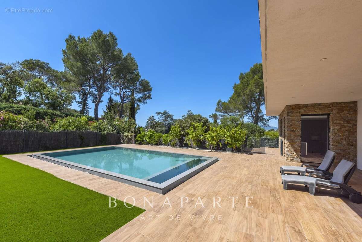 EXCLUSIVITÉ – Villa contemporaine de 330m² à très haute performance énergétique - photo 3