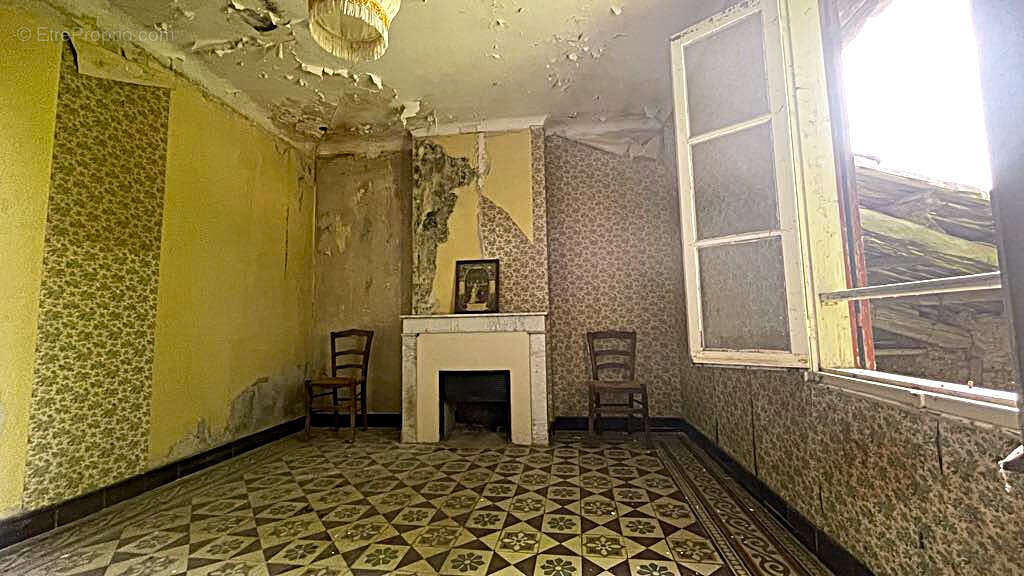 Maison à SAINT-MARCEL-DE-CAREIRET