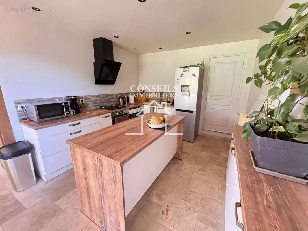 Maison à VILLENEUVE-SUR-YONNE