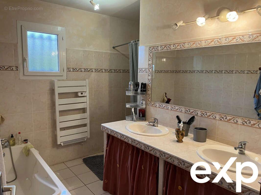 Maison à CASTELNAU-VALENCE