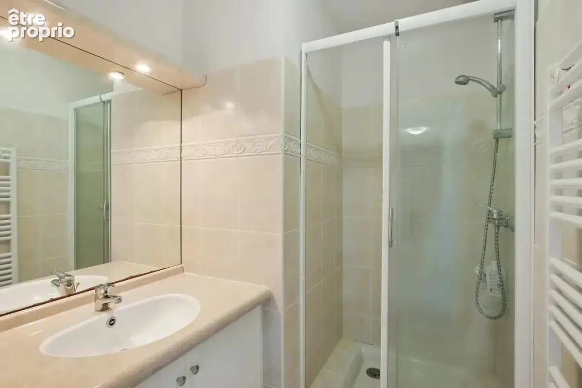 SOUS OFFRE - Exclusivité - Sainte-Maxime - Villa mitoyenne avec aperçu  mer, dans domaine sécurisé avec piscine - photo 13