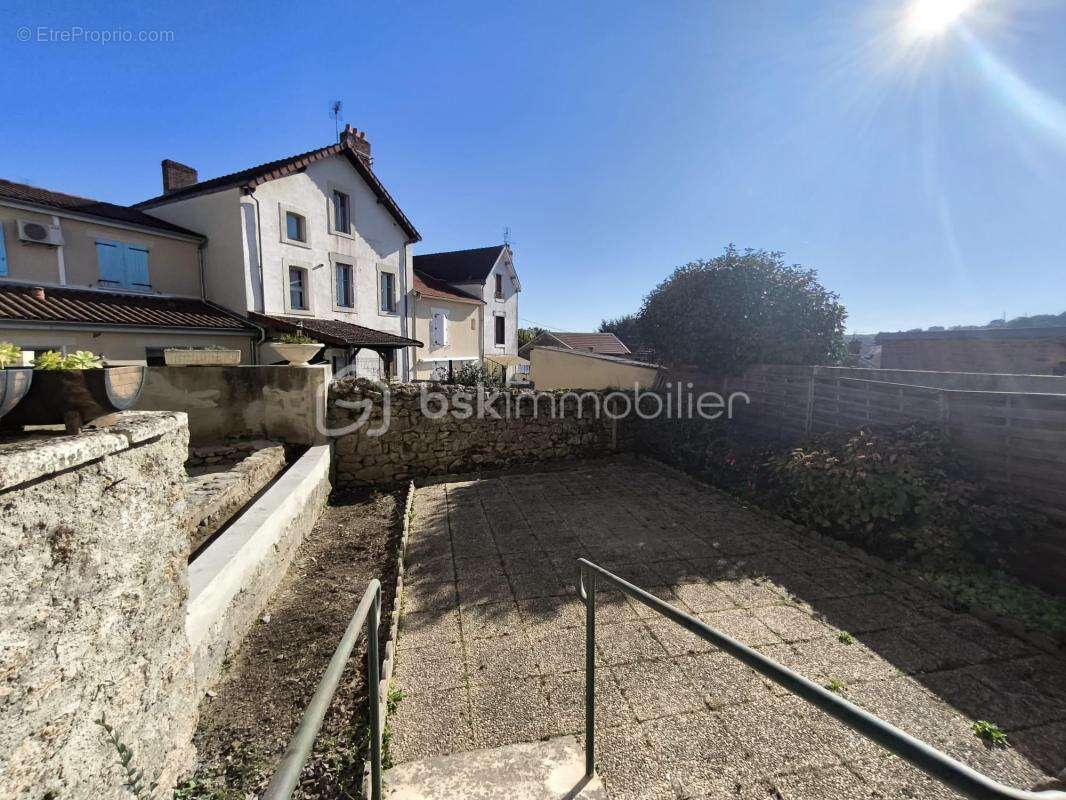 Maison à SAINT-JUNIEN