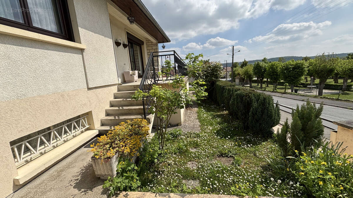 Maison à VAILLY-SUR-AISNE