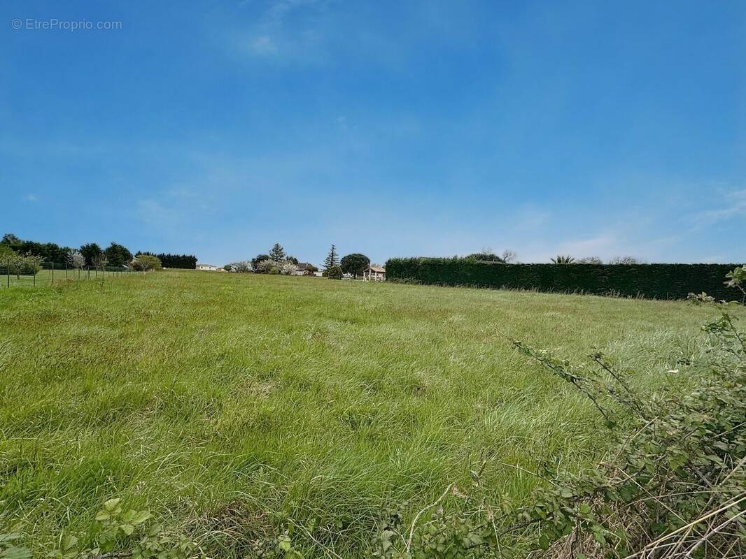 Terrain à GARGANVILLAR
