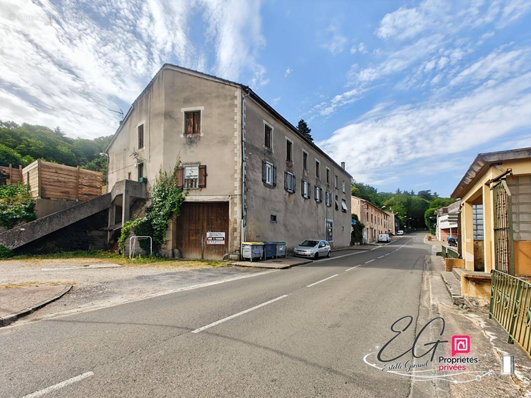 Parking à CUXAC-CABARDES