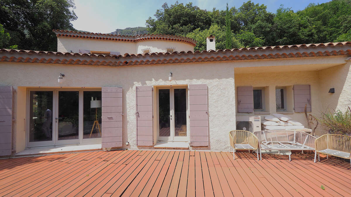 Maison à TOURRETTES-SUR-LOUP