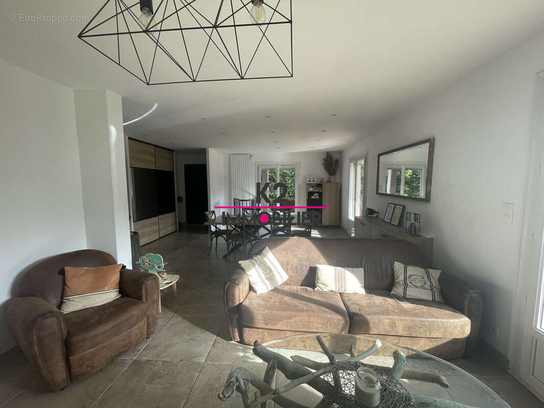 Maison à MONTELIMAR