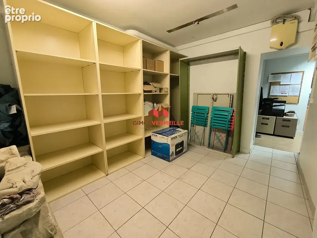 Immeuble d'habitation et commerce - photo 7