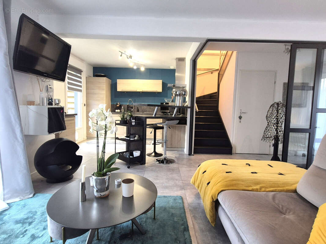 Maison à VERT-SAINT-DENIS