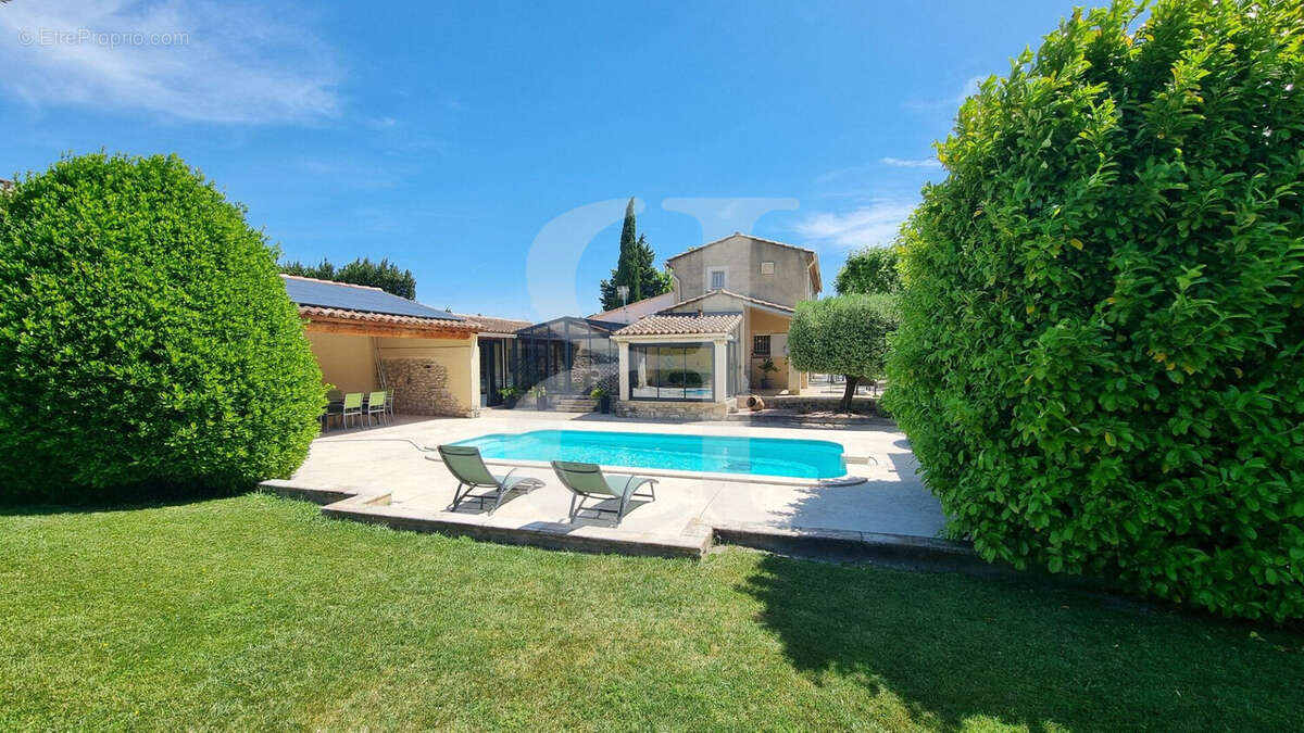 Maison à PERNES-LES-FONTAINES