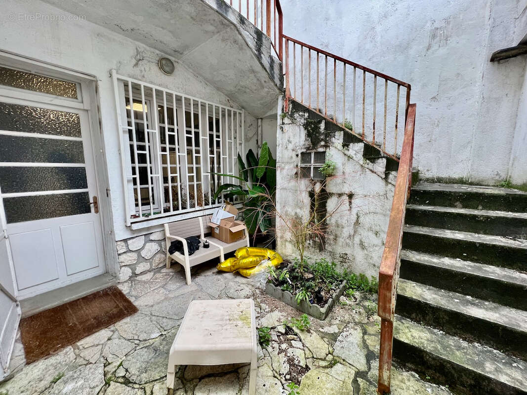 Belle opportunité d'investissement à Villeneuve sur Lot. Immeuble de rapport avec avec local commercial disponible en RDC (magas - photo 6