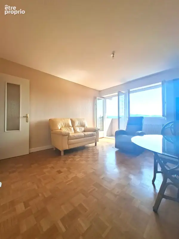 Appartement T3 au quatrième étage avec ascenseur, avec Vue Dégagée sur les Pyrénées et parking privatif. - photo 2