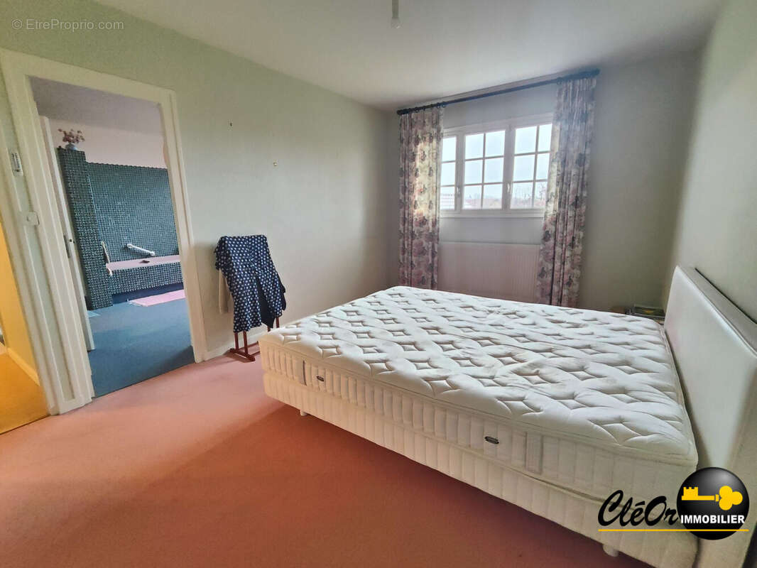 Maison 295 m² à Saint-Germain-Du-Bois  - photo 9