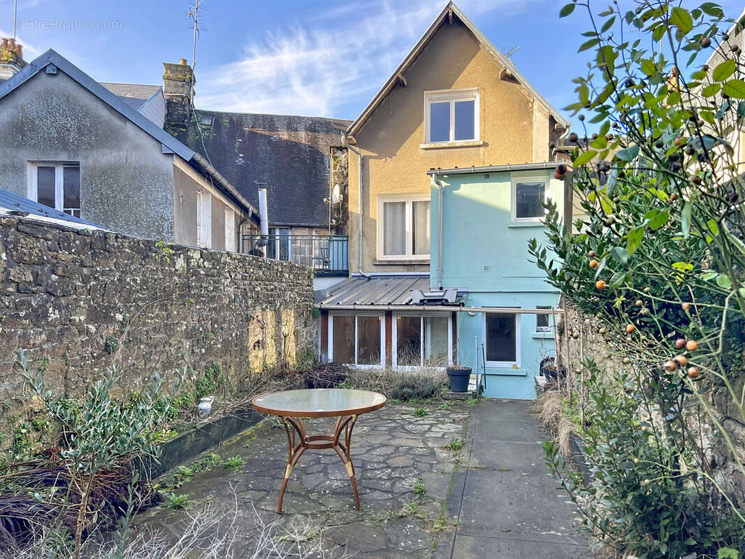 Maison à VILLEDIEU-LES-POELES