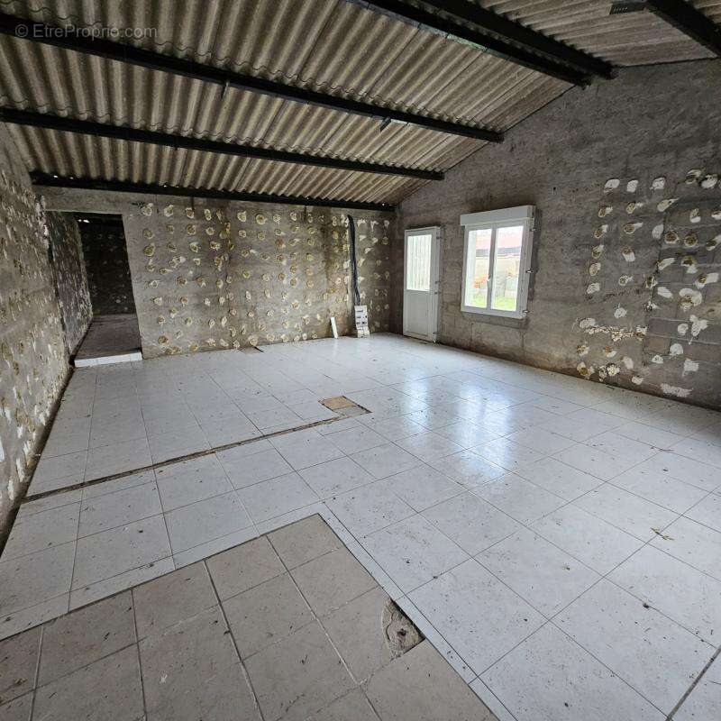 Maison à CHAMPAGNE-LES-MARAIS