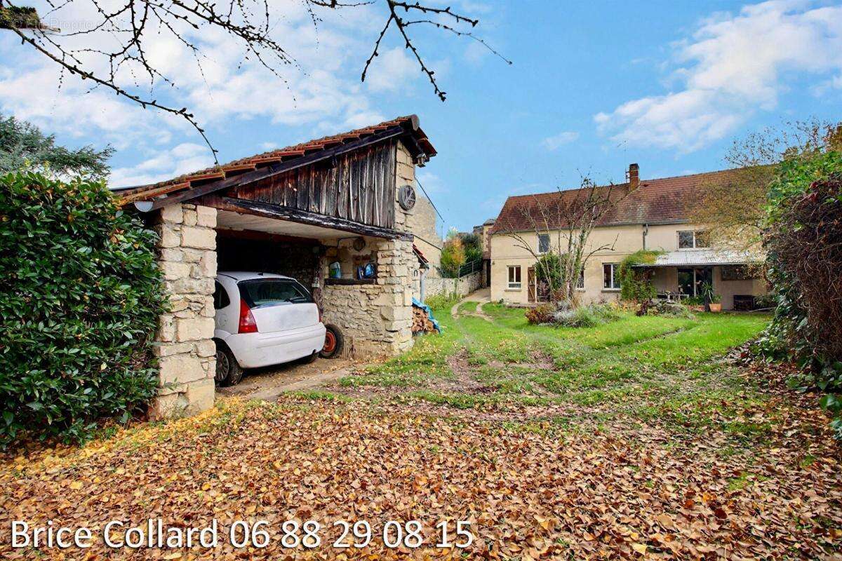 Maison à MOGNEVILLE