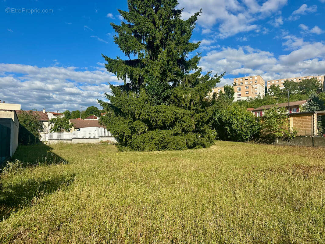 Terrain à AUBIERE