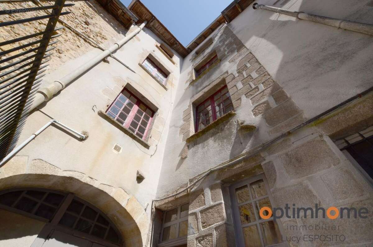  Opportunité Unique au Cœur du Village Historique de Confolens !  - photo 13