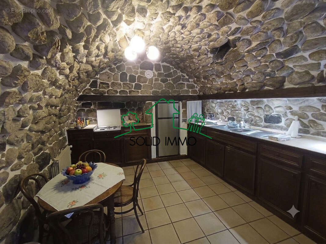 Maison traditionnelle de 194 m2 sur la commune de Meyras 07380 - photo 6