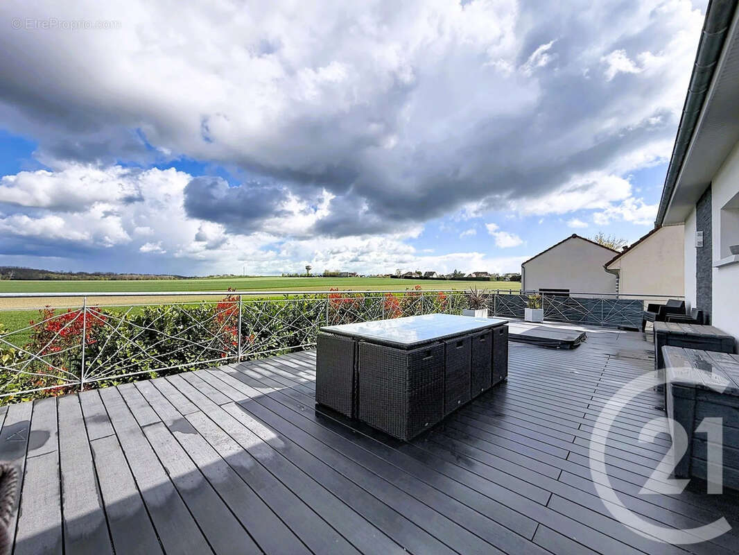 Maison à SAINT-PARRES-AUX-TERTRES