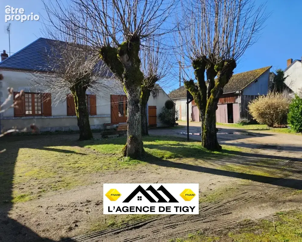 À VENDRE  "RARE": Maison avec multiples dépendances - photo 1