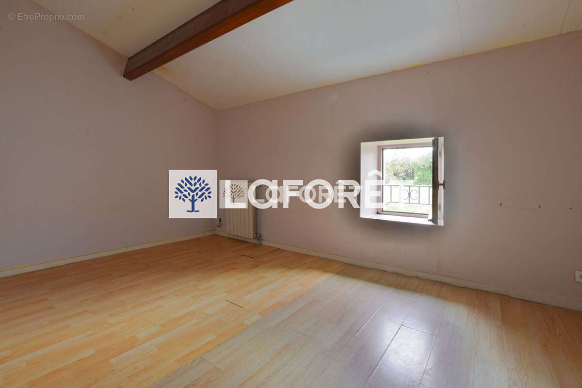 Maison à SAINT-GENIS-DE-SAINTONGE