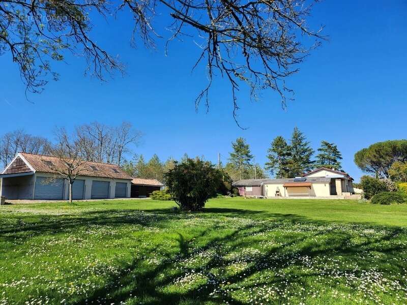 Belle Propriété avec piscine et dépendances - 6 pièces - à vendre - Proche de Villeréal - St Eutrope de Born (Lot-et-Garonne) - photo 3