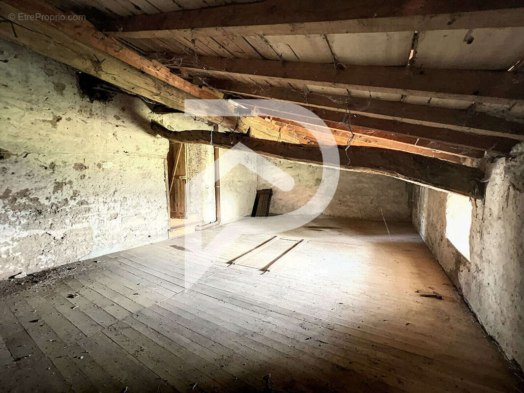 Maison à SAINT-MARTIN-LESTRA