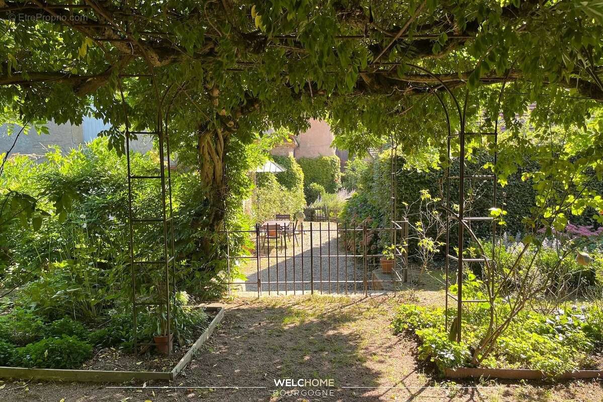 Maison à ISSY-L&#039;EVEQUE