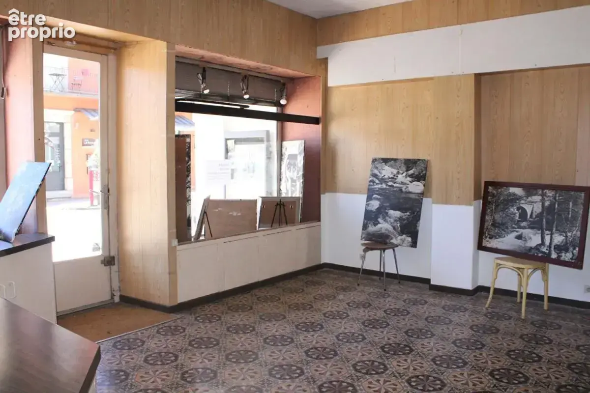 2 immeubles Ensemble immobilier avec plus de 830 m² exploitables. Fort potentiel de rentabilité - photo 2