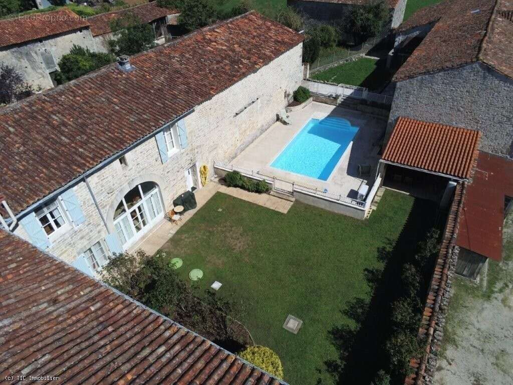 Maison à RUFFEC