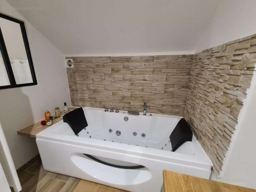 Appartement à LES ESSARTS-LE-ROI