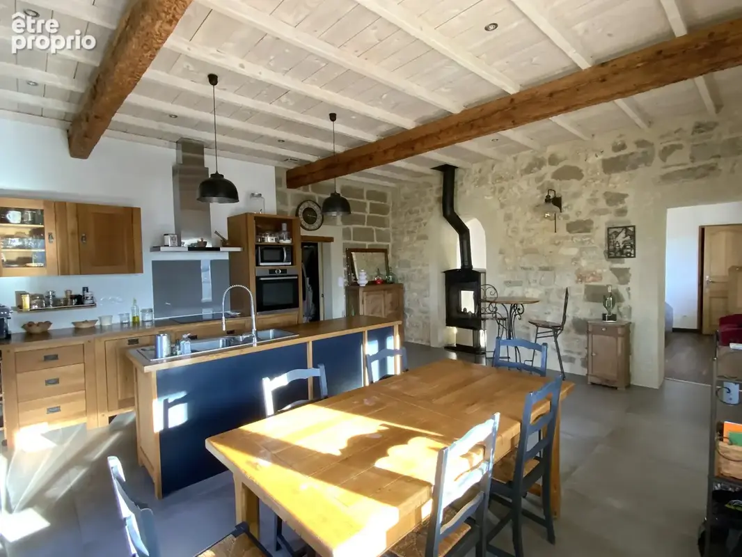 Maison de village en pierre avec terrain et piscine. - photo 11