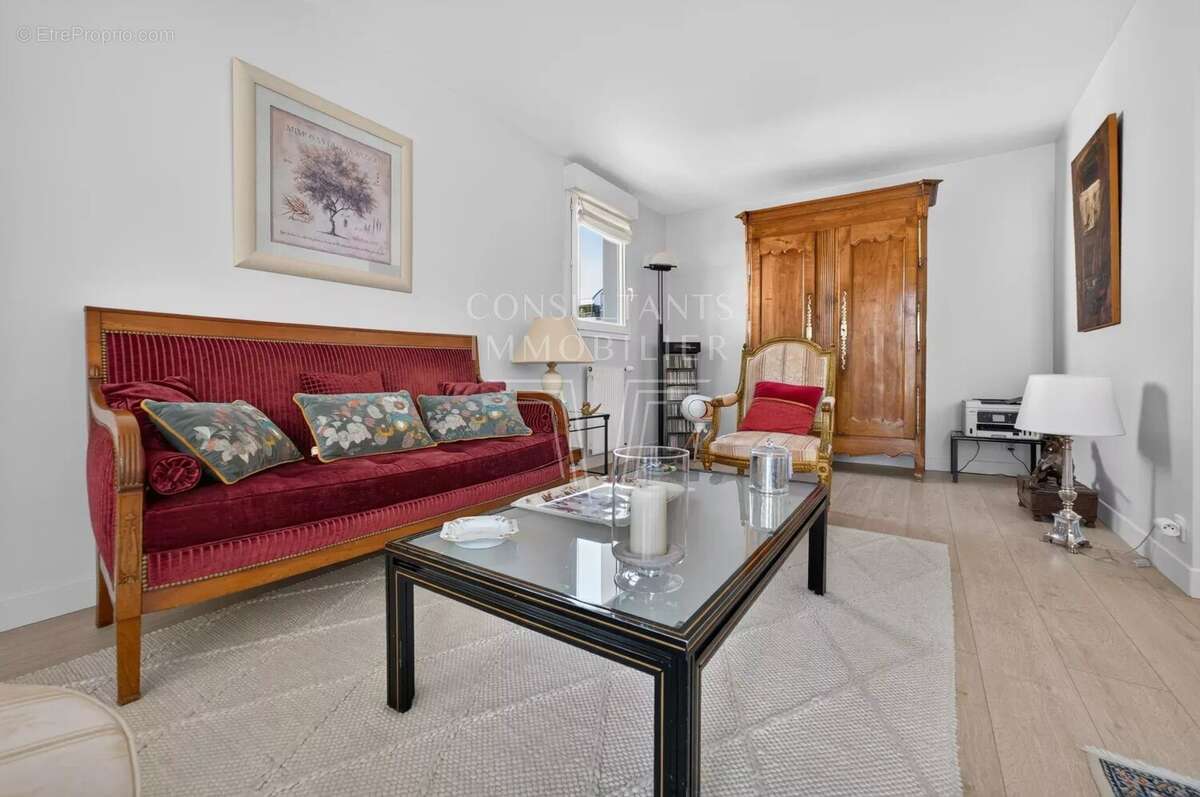 Appartement à COURBEVOIE