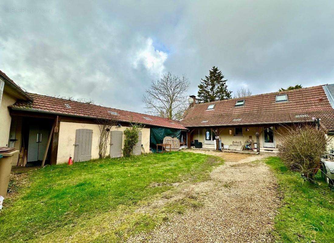 Maison à LABOISSIERE-EN-SANTERRE