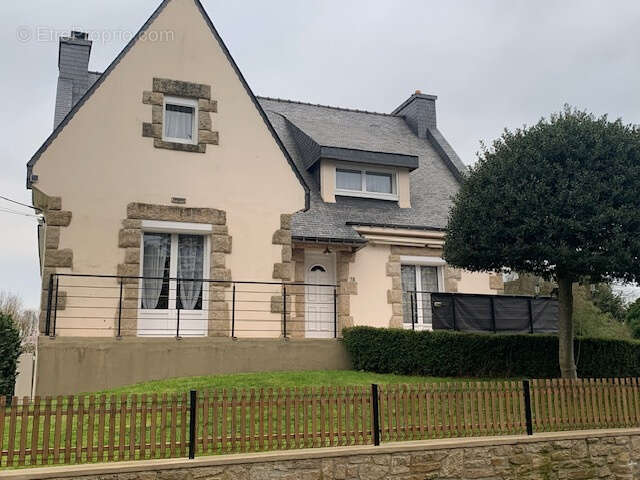 Maison à REGUINY