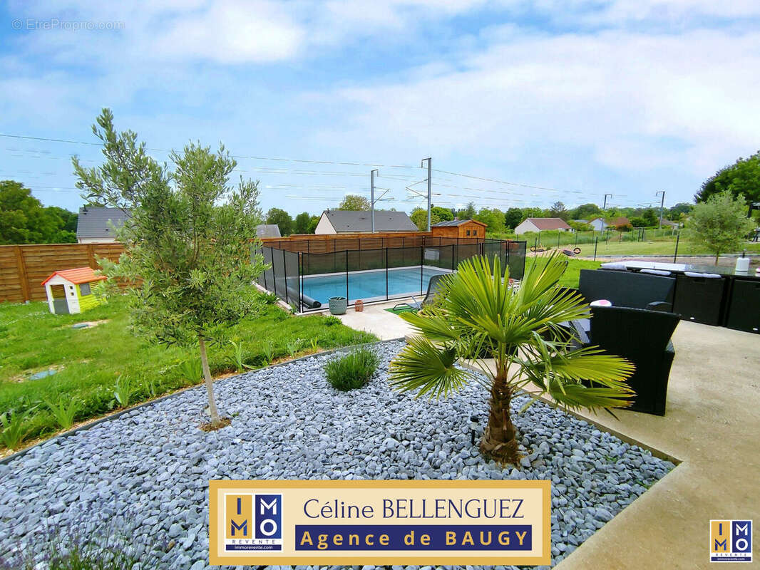 Maison à MOULINS-SUR-YEVRE