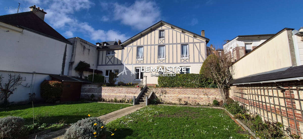 Maison à vendre - Caudebec-en-Caux Centre - Demeure familiale - 3 chambres + grenier aménagé - 2 garages - Jardin 400 m² - photo 14