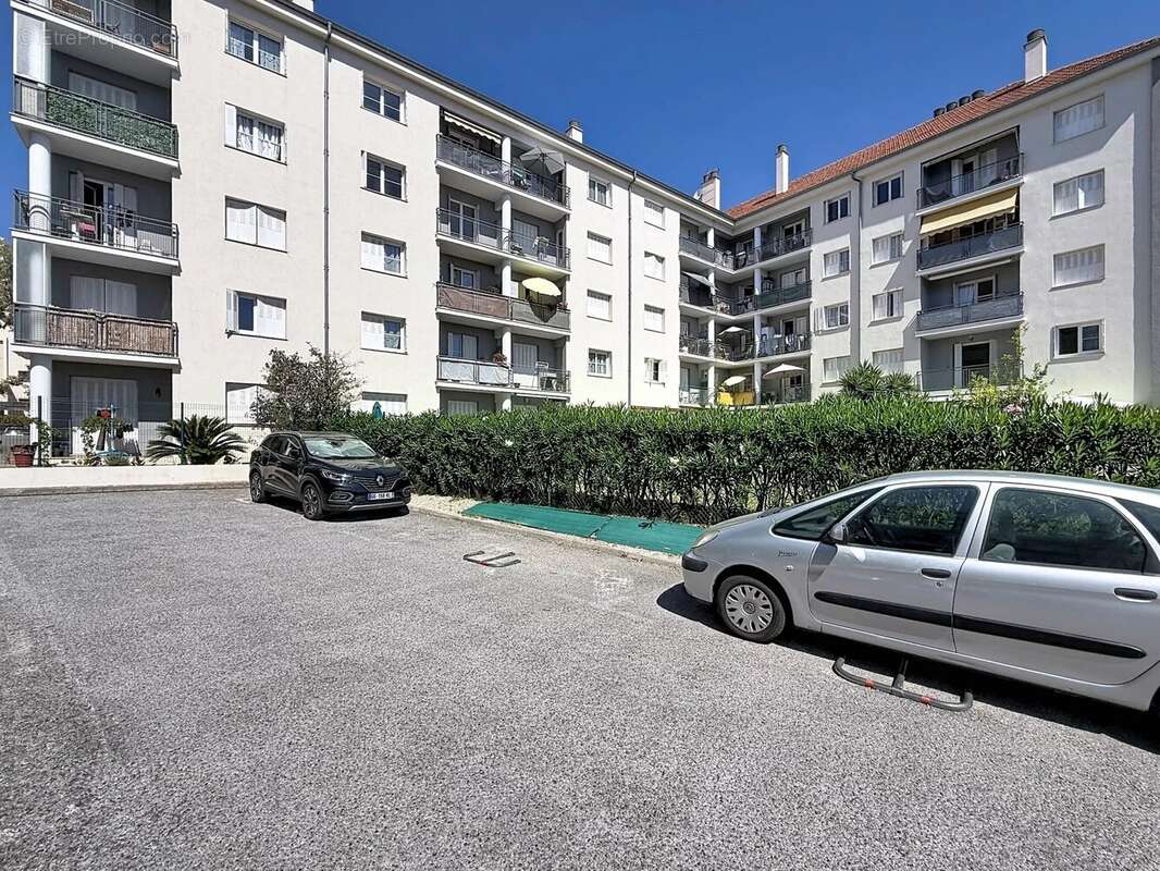 Appartement à SAINT-LAURENT-DU-VAR
