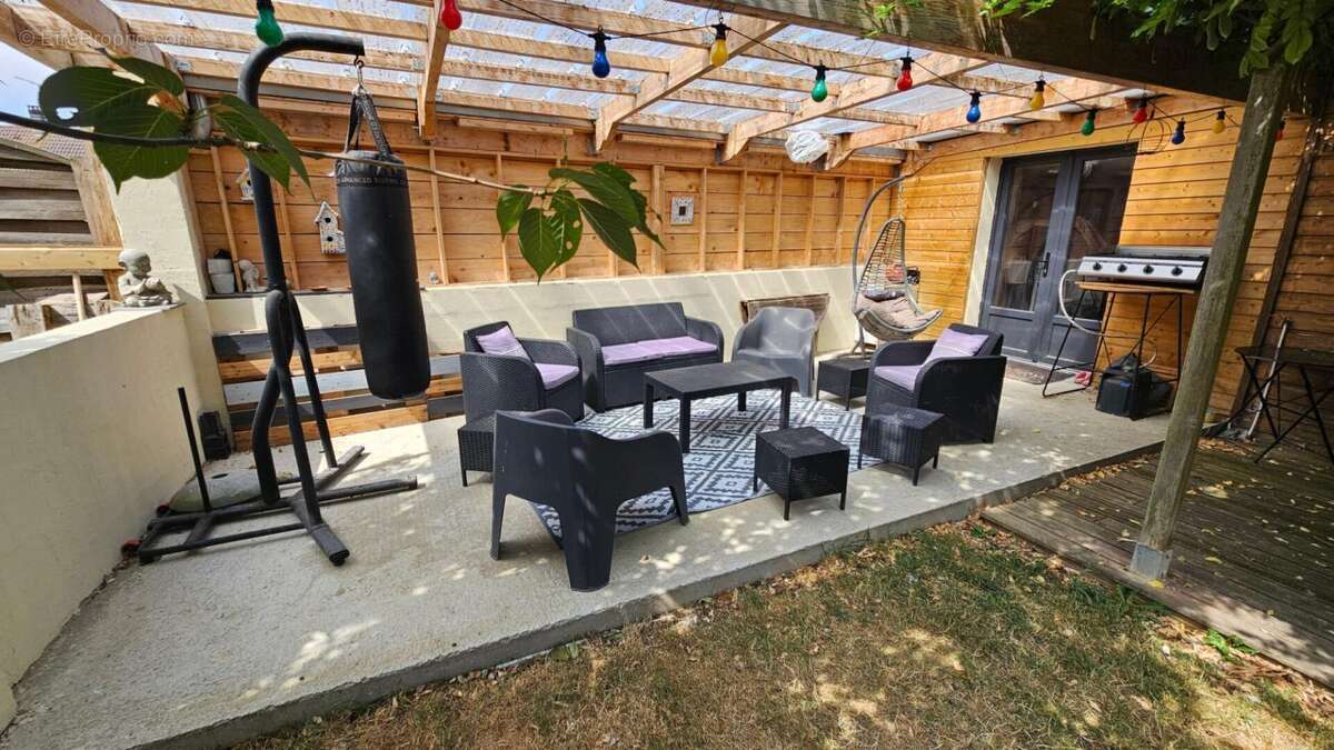 Houdan 3 mn / Maison familiale ossature bois de 195 m2 avec dépendances et piscine - photo 5