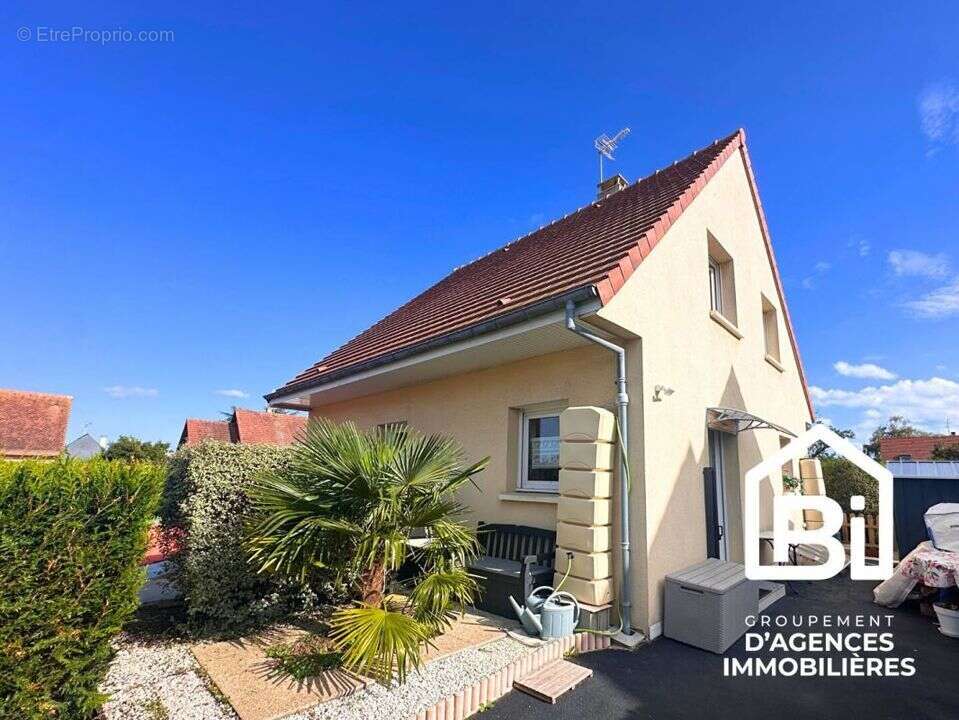 Maison à COLLEVILLE-MONTGOMERY